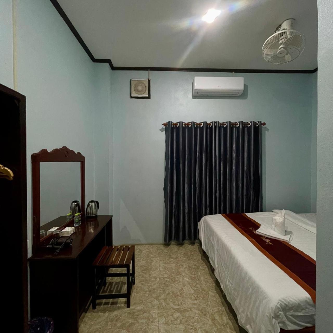 Smile Guesthouse Vangvieng Vang Vieng Exterior foto